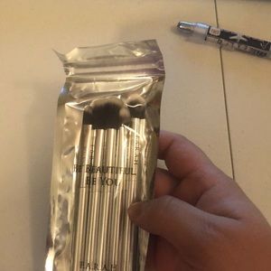 Be beautiful you brushes by FARAH